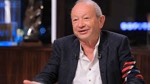 نجيب ساويرس ينفي شائعات تصفية أعماله في مصر